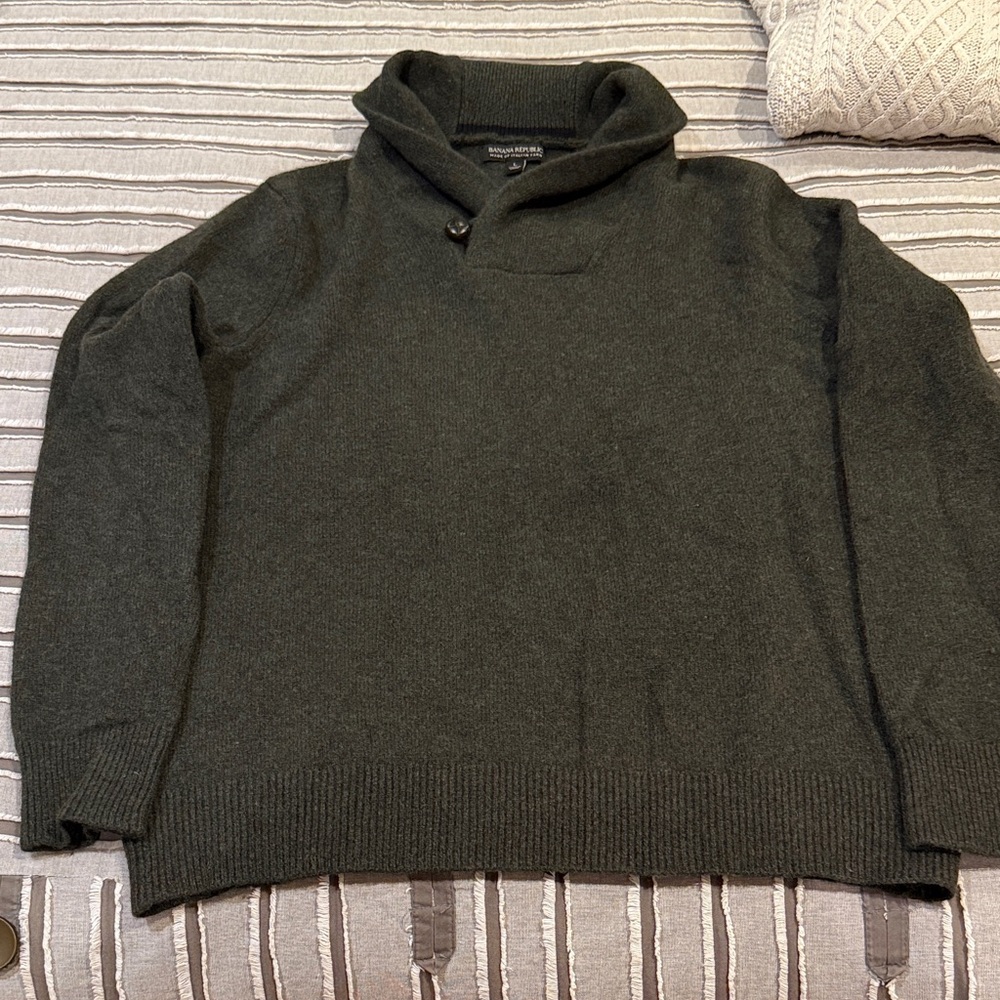 Mens Banana Republic Men's Sweater with nice collar detail SZ L